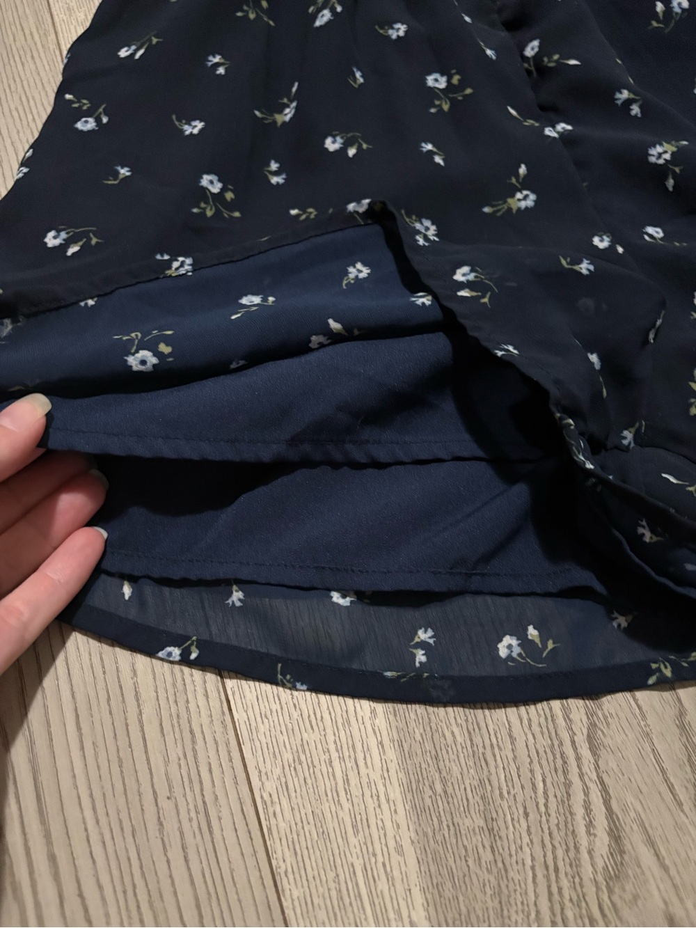Hollister Navy Blue Floral Romper Size Small - Picture 4 of 10